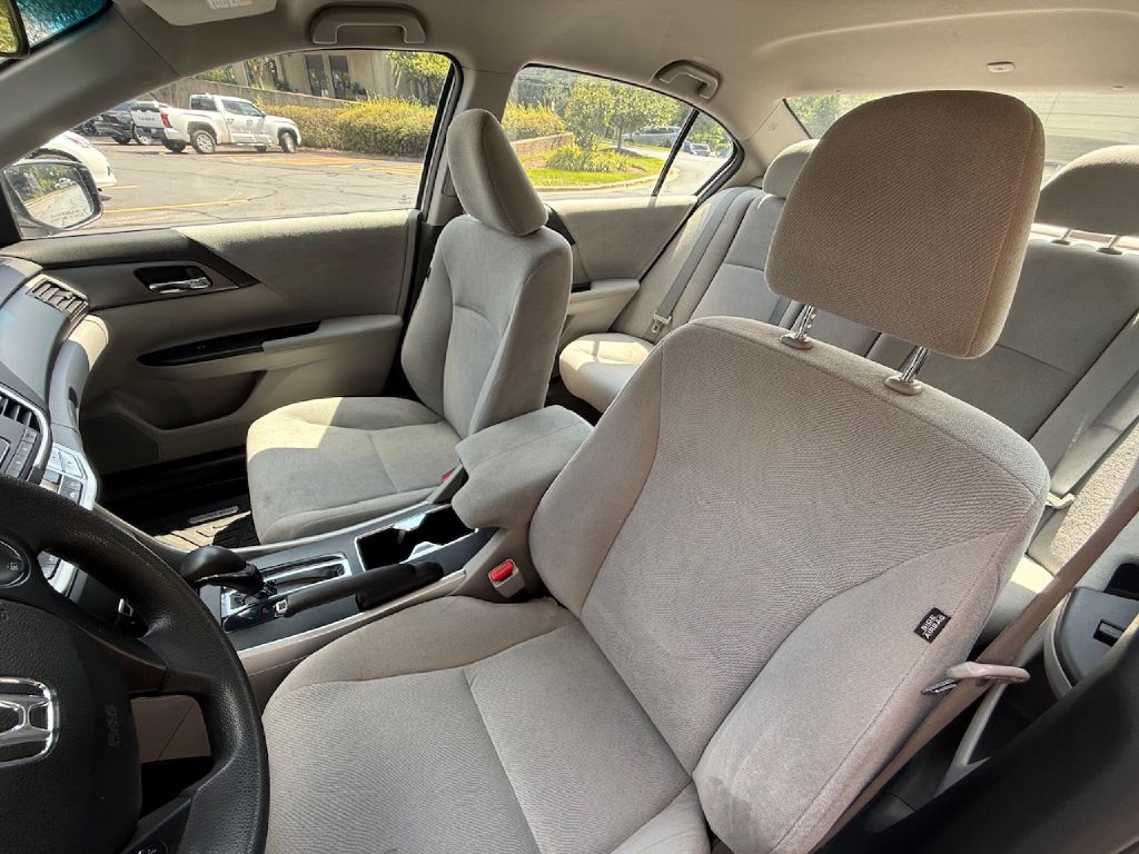 Photo 13 of this HONDA ACCORD