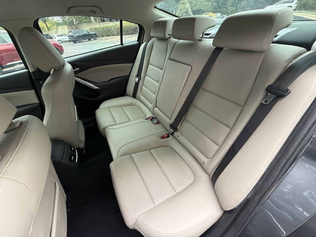 Photo 19 of this MAZDA 6