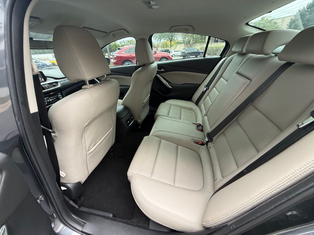 Photo 20 of this MAZDA 6