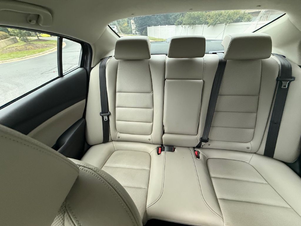 Photo 22 of this MAZDA 6