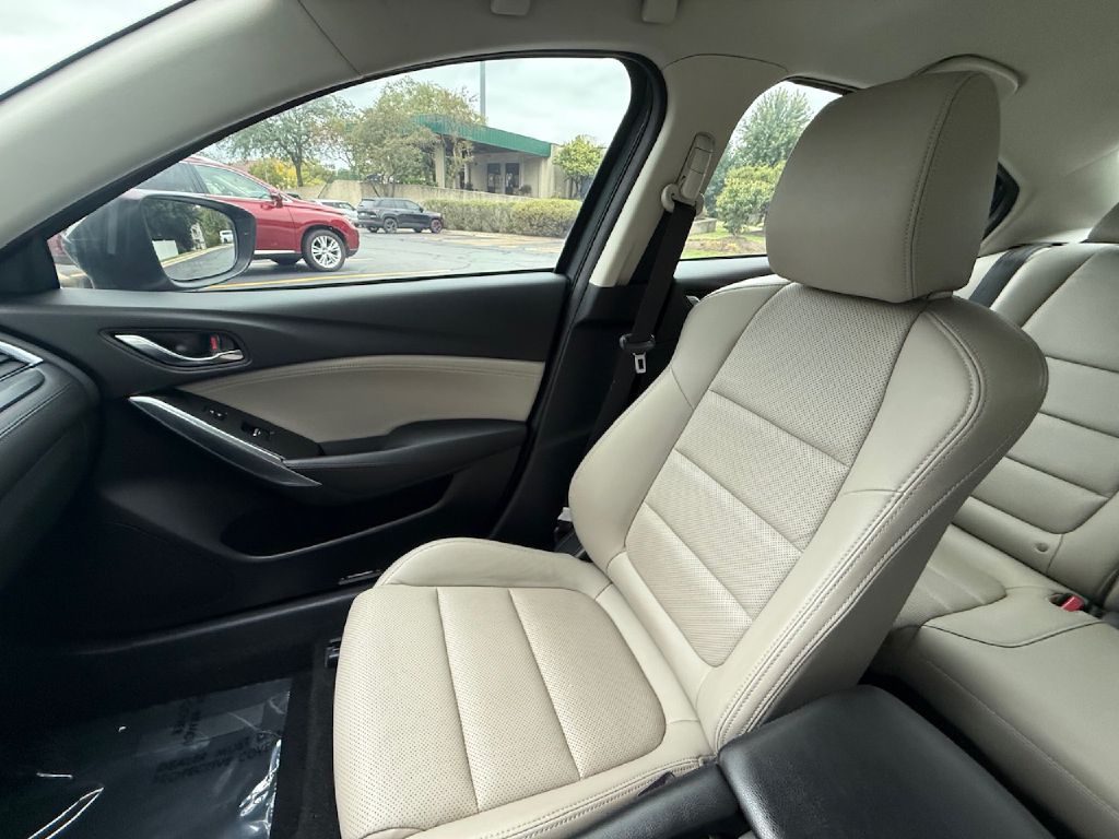Photo 24 of this MAZDA 6