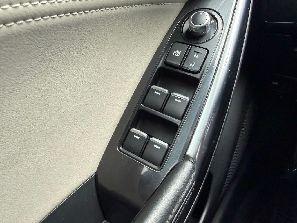Photo 18 of this MAZDA 6