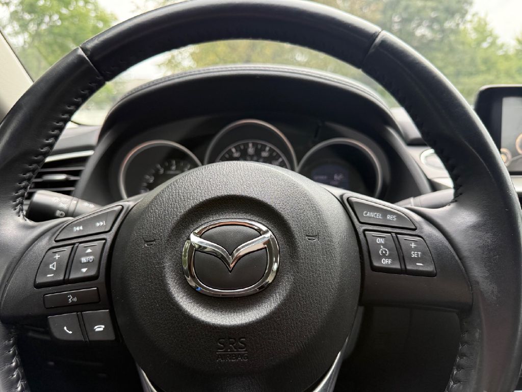 Photo 14 of this MAZDA 6
