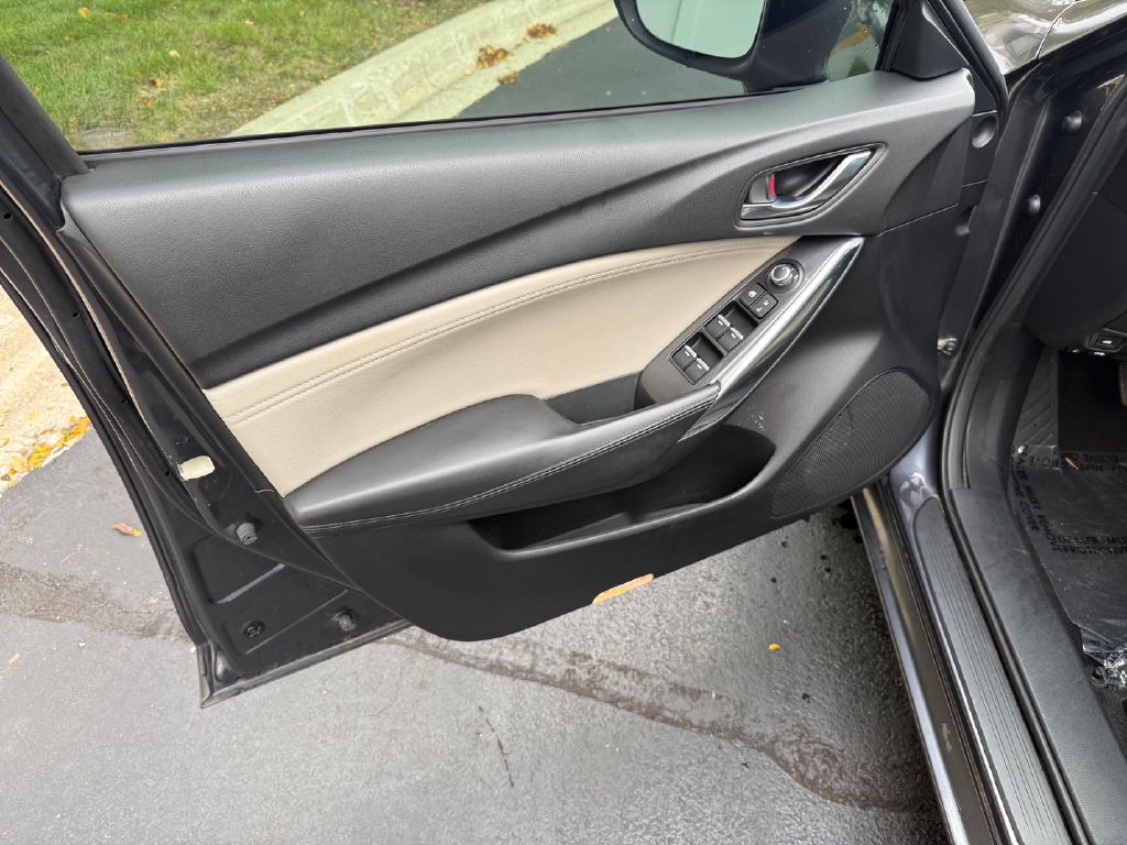 Photo 26 of this MAZDA 6