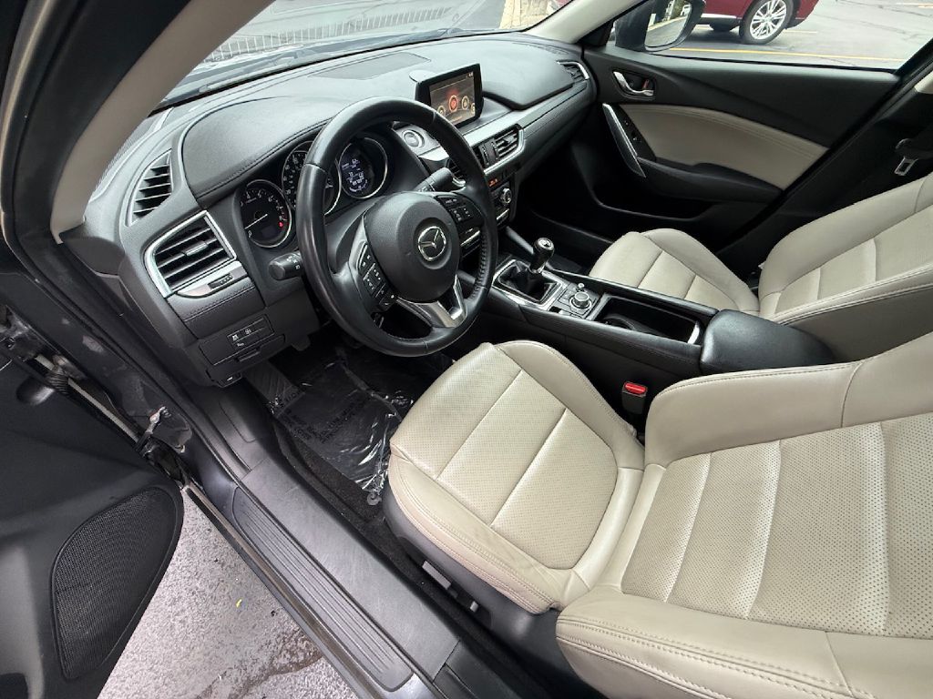 Photo 27 of this MAZDA 6