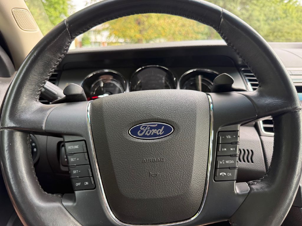 Photo 17 of this FORD TAURUS