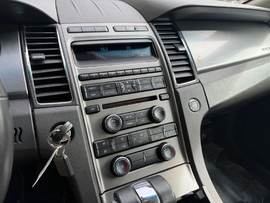 Photo 14 of this FORD TAURUS