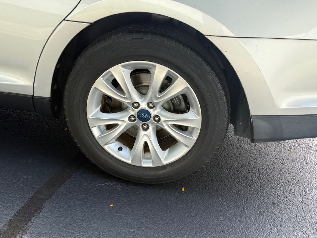Photo 30 of this FORD TAURUS