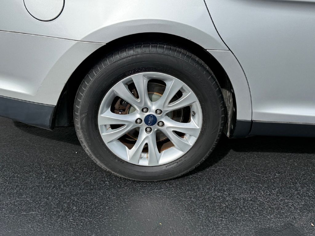 Photo 31 of this FORD TAURUS