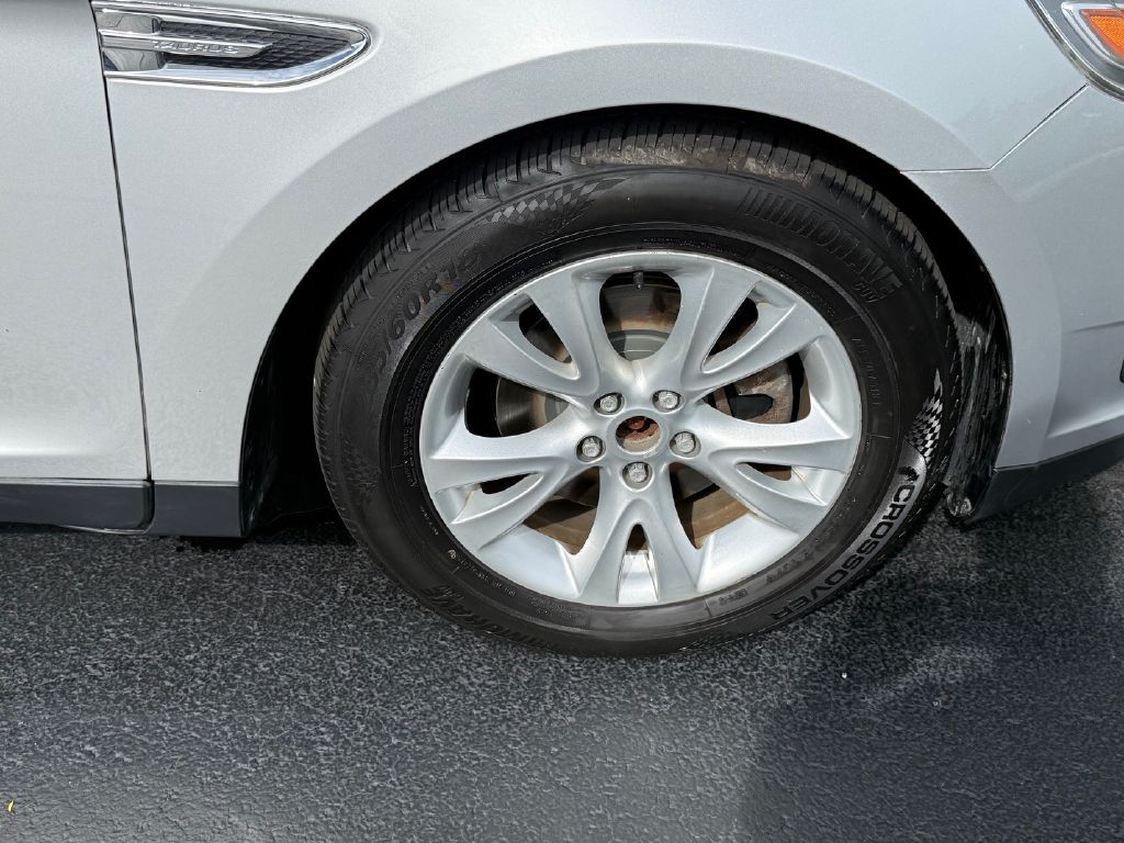 Photo 32 of this FORD TAURUS