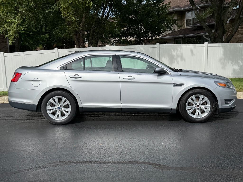 Photo 5 of this FORD TAURUS