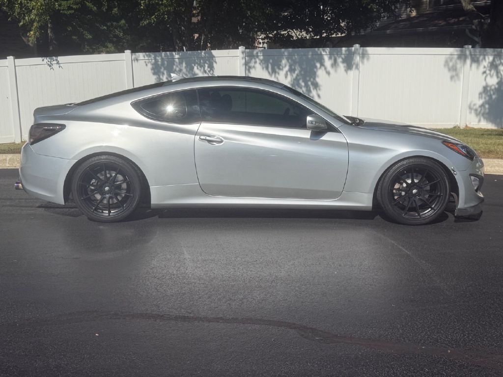 Photo 11 of this HYUNDAI GENESIS COUPE