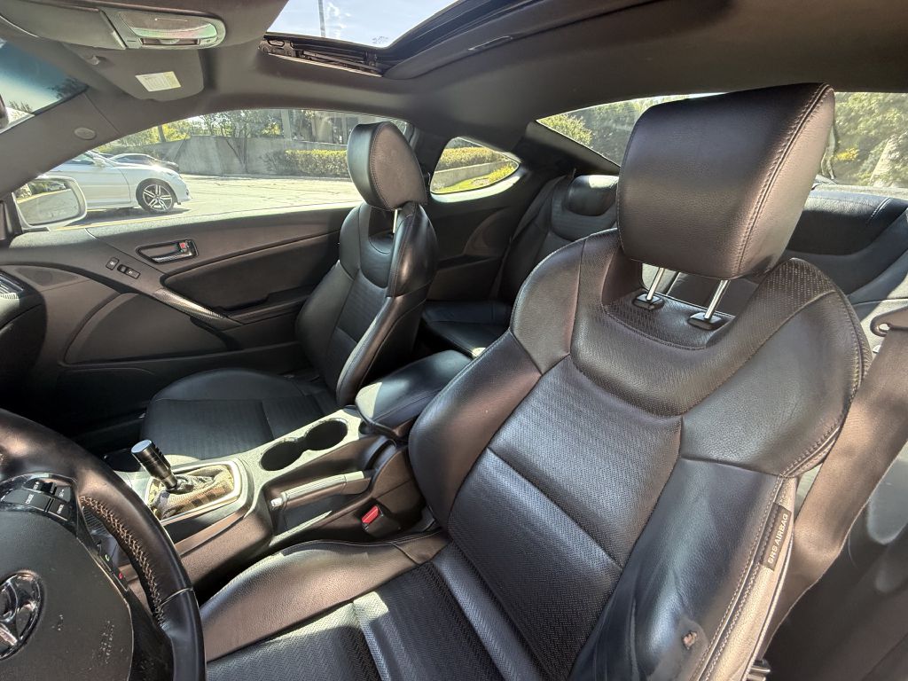 Photo 17 of this HYUNDAI GENESIS COUPE