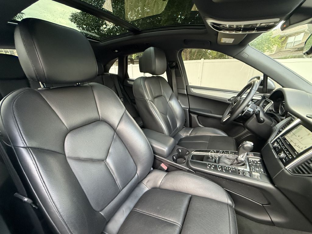 Photo 19 of this PORSCHE MACAN