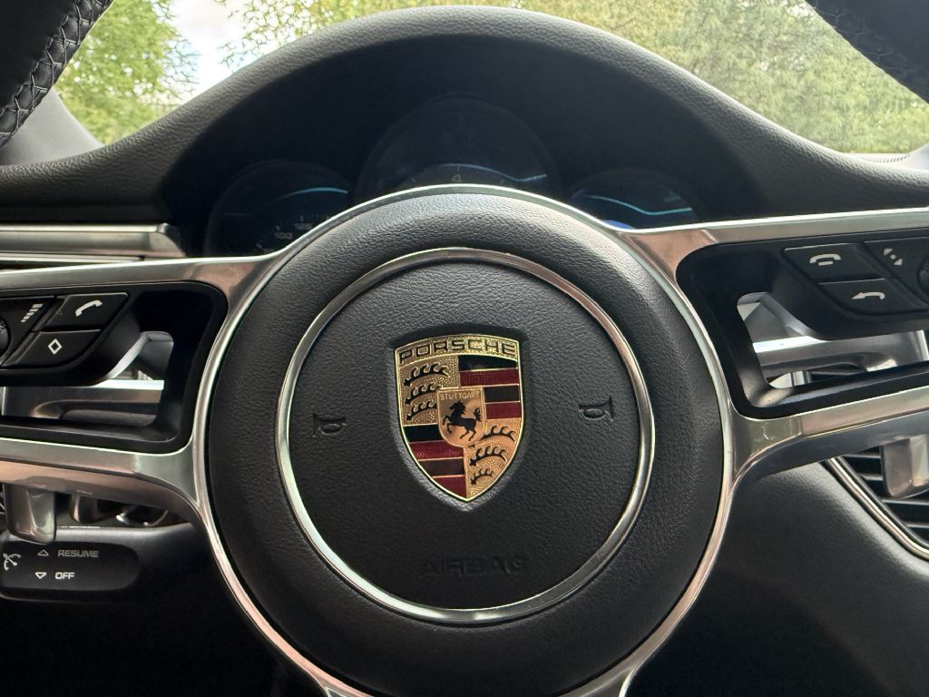 Photo 22 of this PORSCHE MACAN