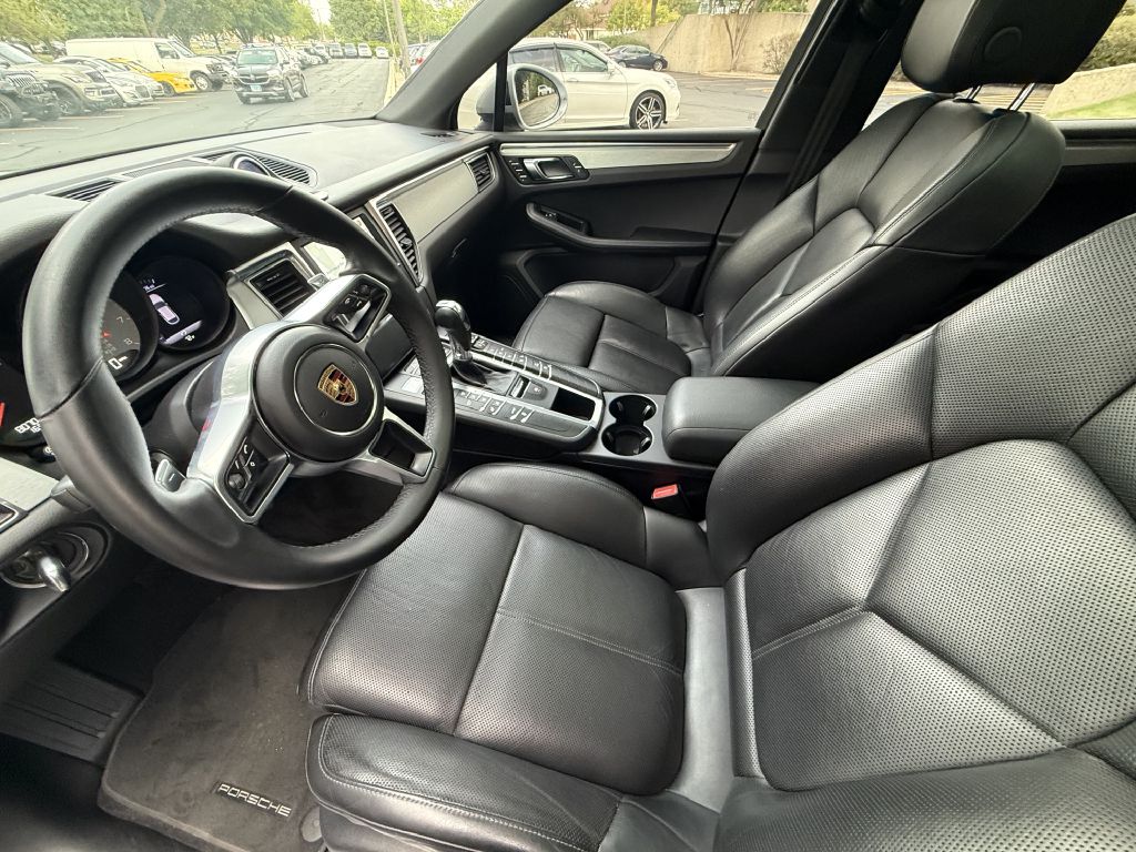 Photo 27 of this PORSCHE MACAN