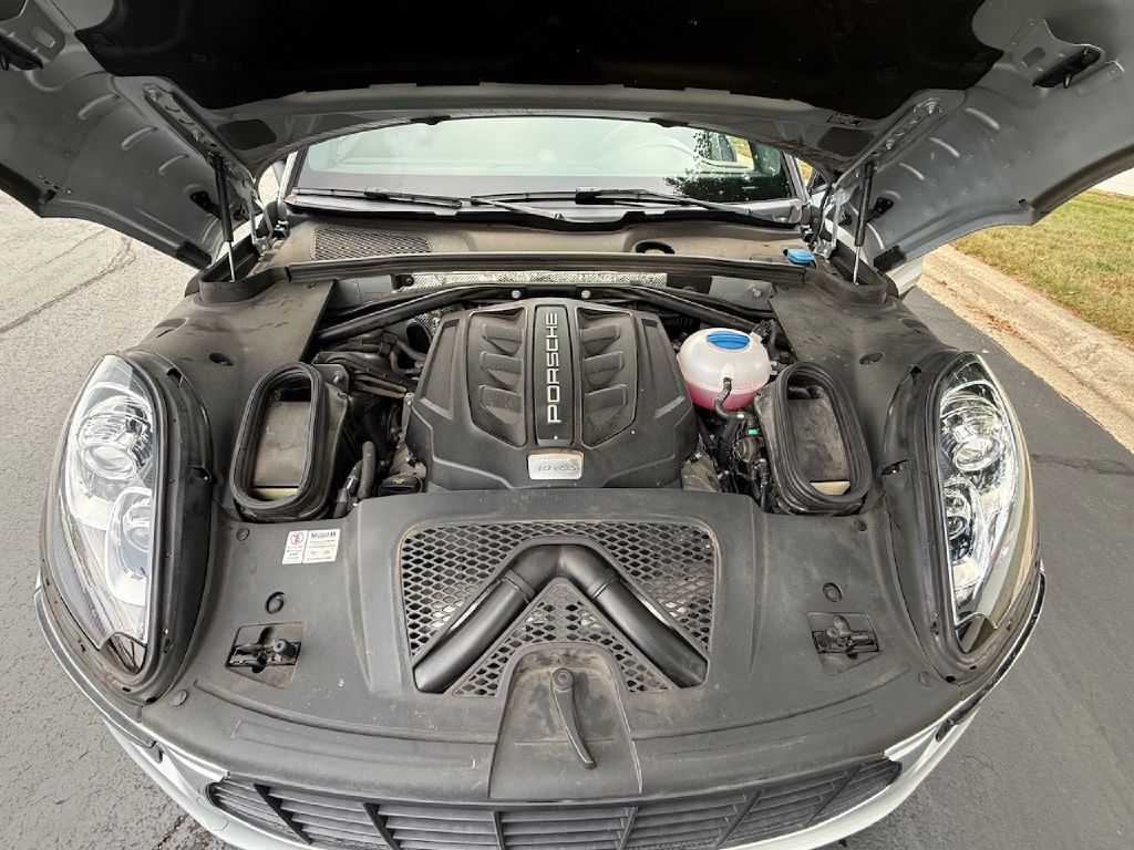 Photo 28 of this PORSCHE MACAN