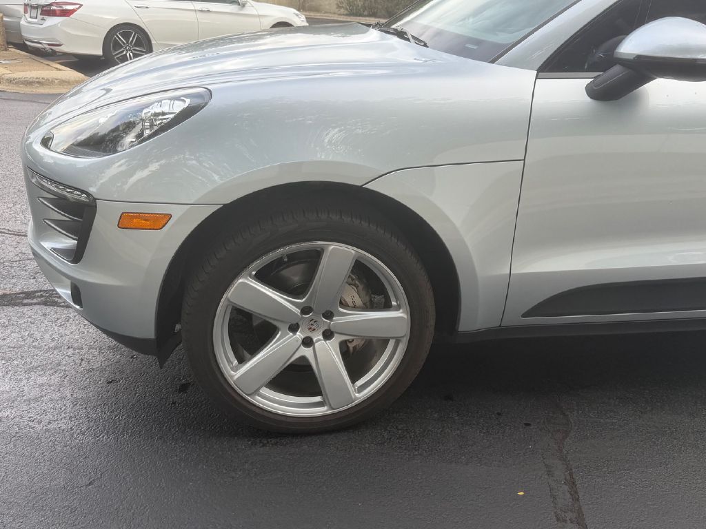 Photo 29 of this PORSCHE MACAN