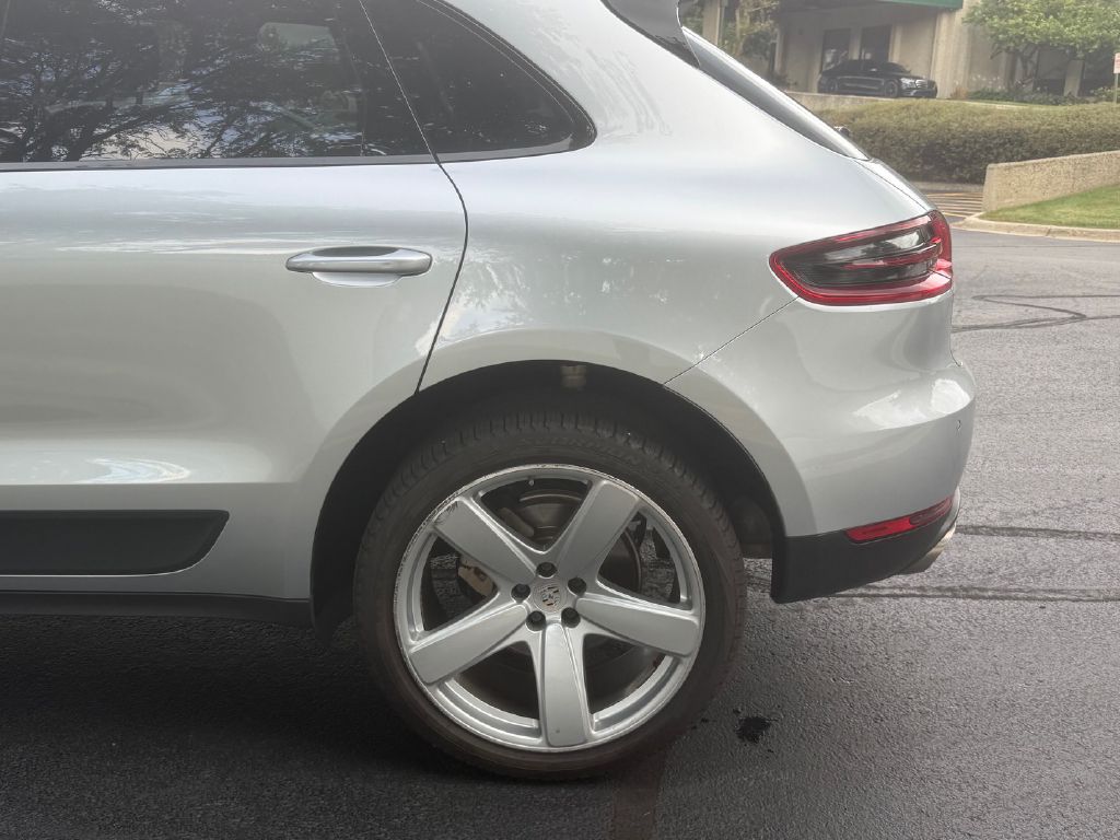 Photo 30 of this PORSCHE MACAN