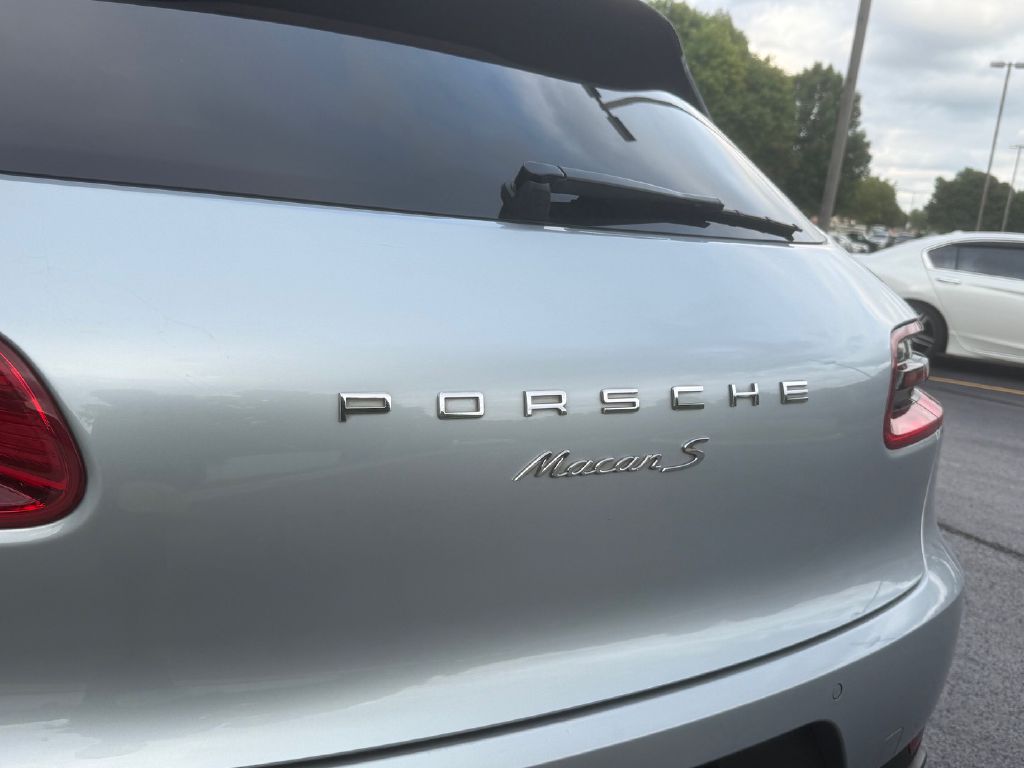 Photo 31 of this PORSCHE MACAN