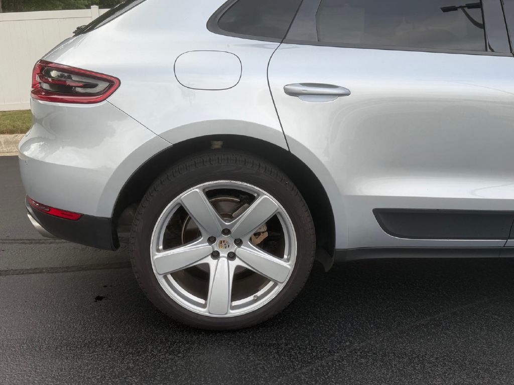 Photo 32 of this PORSCHE MACAN