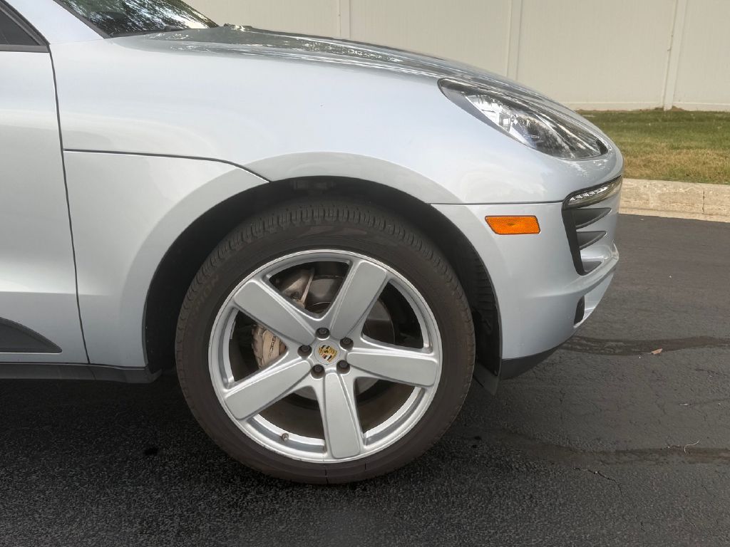 Photo 33 of this PORSCHE MACAN