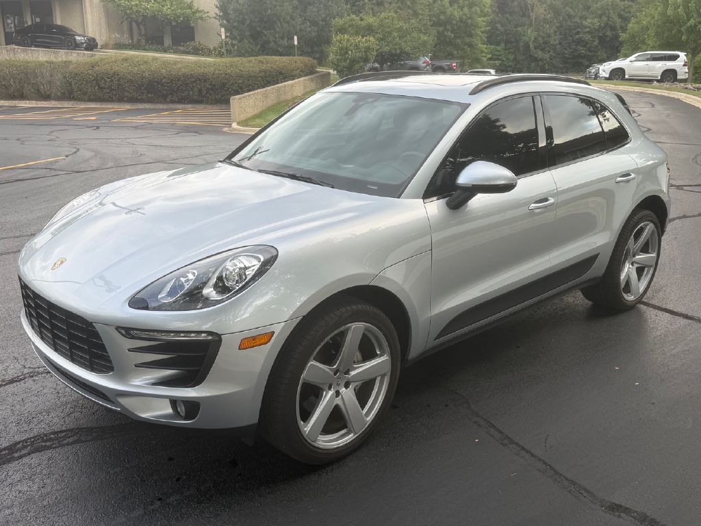 Photo 10 of this PORSCHE MACAN