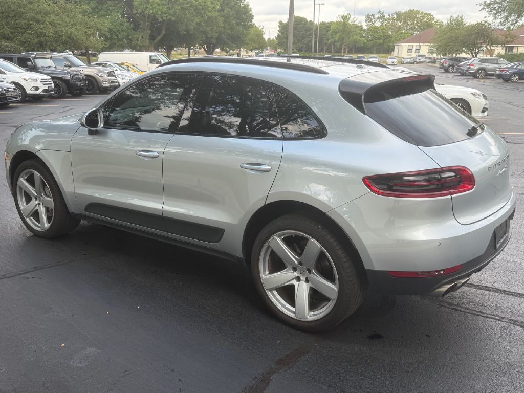 Photo 8 of this PORSCHE MACAN