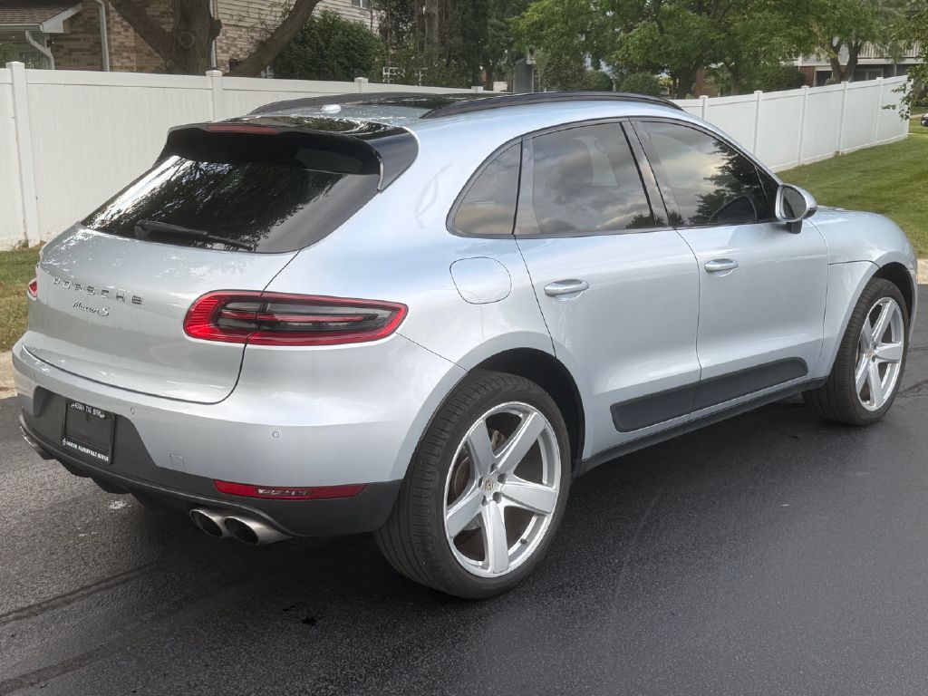 Photo 6 of this PORSCHE MACAN