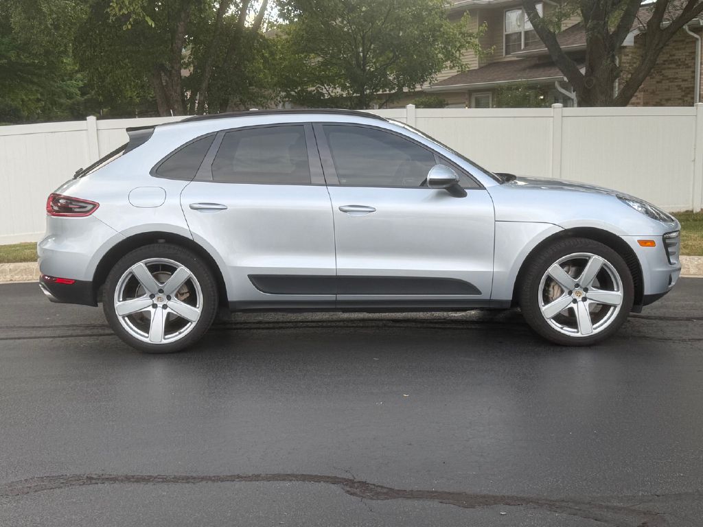 Photo 5 of this PORSCHE MACAN
