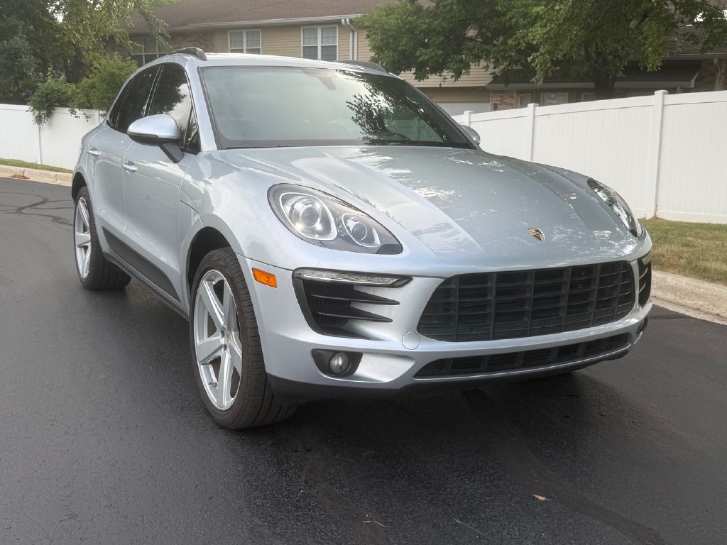 Photo 4 of this PORSCHE MACAN