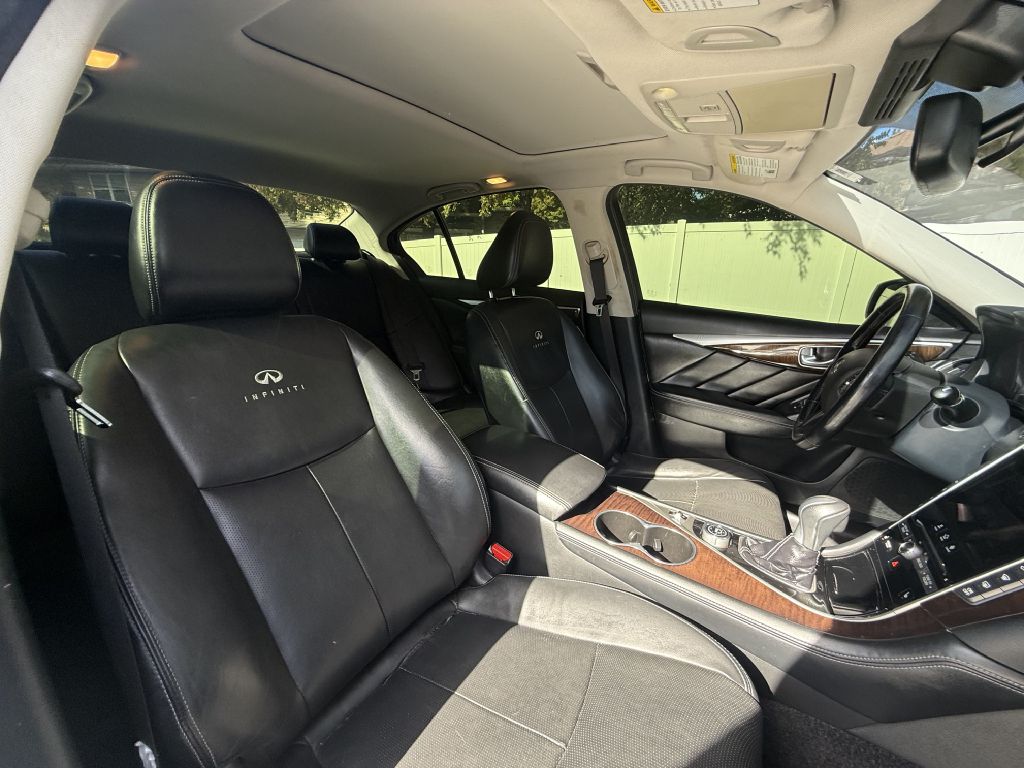 Photo 19 of this INFINITI Q50