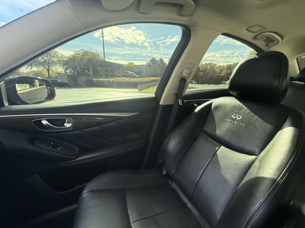 Photo 21 of this INFINITI Q50