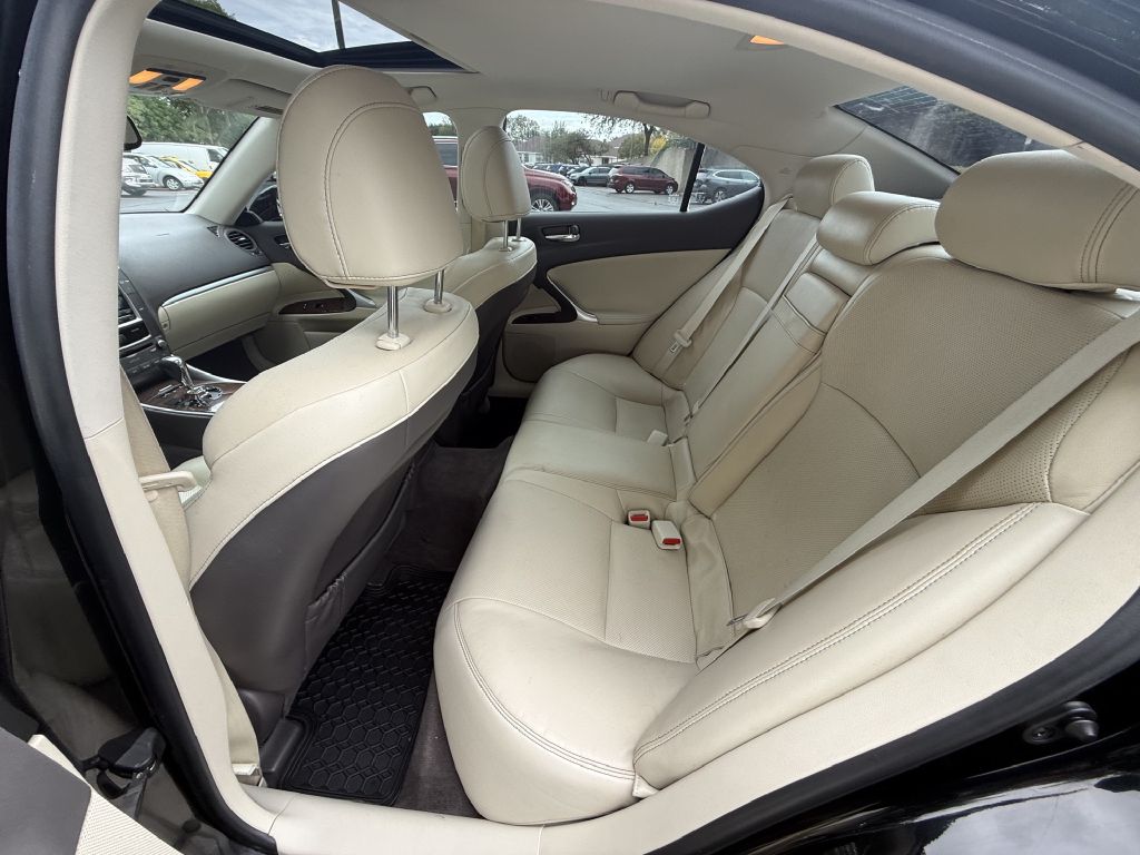 Photo 19 of this LEXUS IS