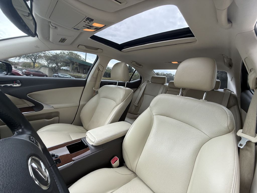 Photo 20 of this LEXUS IS
