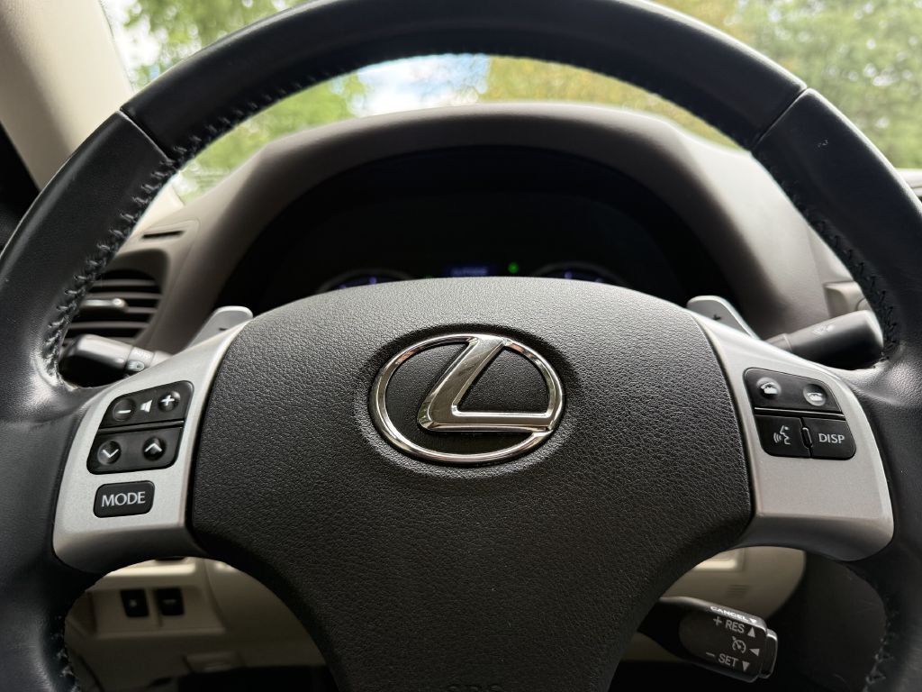 Photo 21 of this LEXUS IS