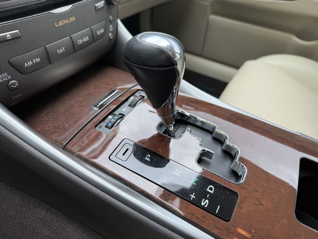 Photo 16 of this LEXUS IS