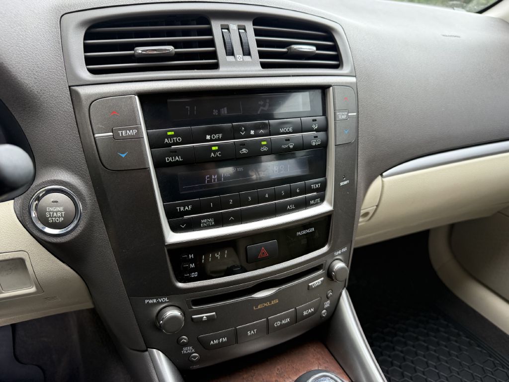 Photo 17 of this LEXUS IS