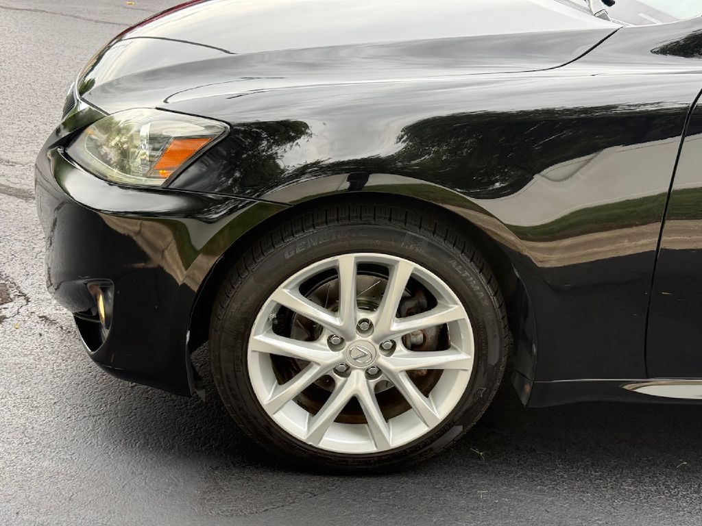 Photo 26 of this LEXUS IS