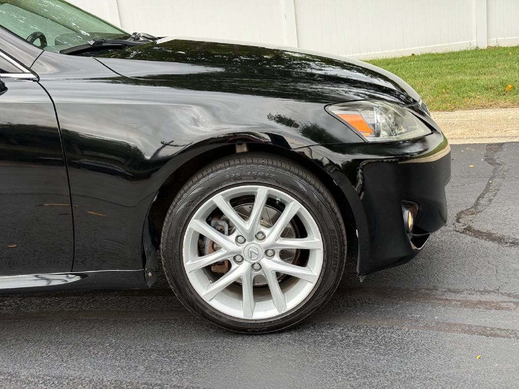Photo 30 of this LEXUS IS