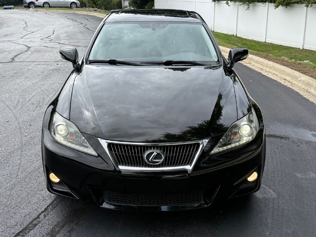 Photo 10 of this LEXUS IS