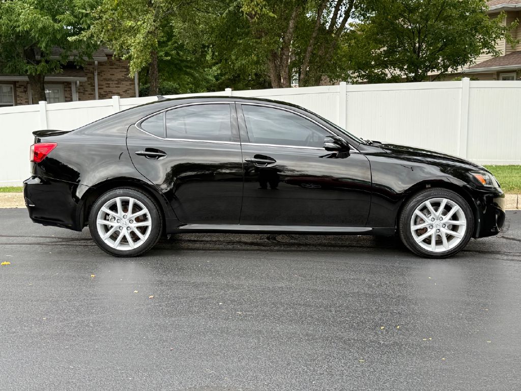 Photo 4 of this LEXUS IS