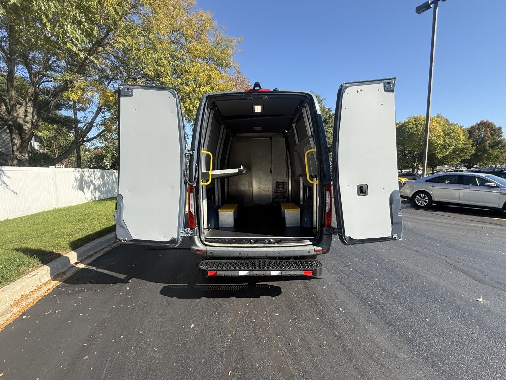 Photo 19 of this MERCEDES-BENZ SPRINTER