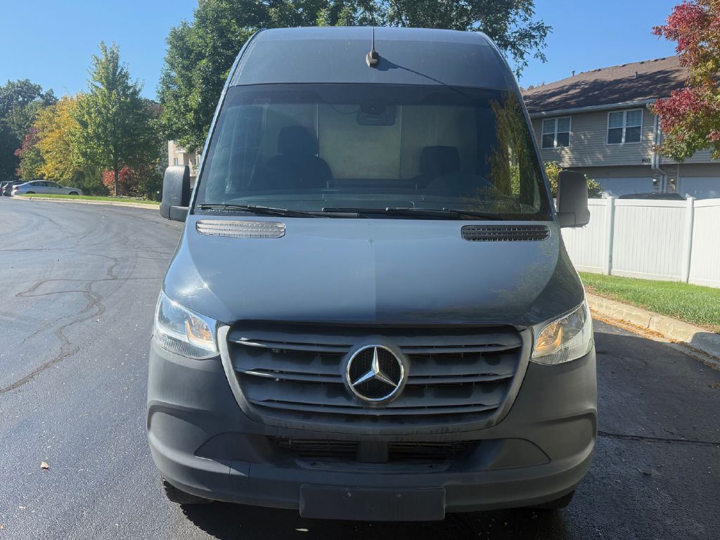 Photo 11 of this MERCEDES-BENZ SPRINTER
