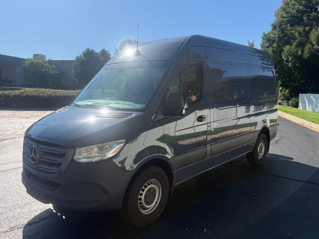 Photo 10 of this MERCEDES-BENZ SPRINTER