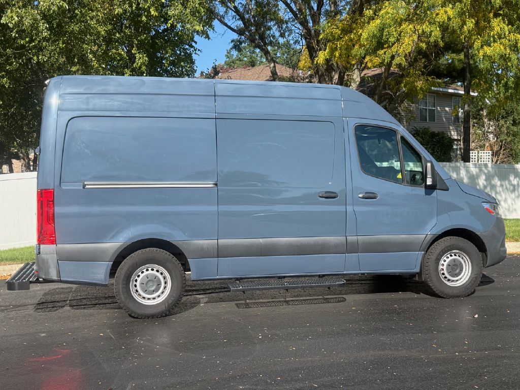 Photo 5 of this MERCEDES-BENZ SPRINTER