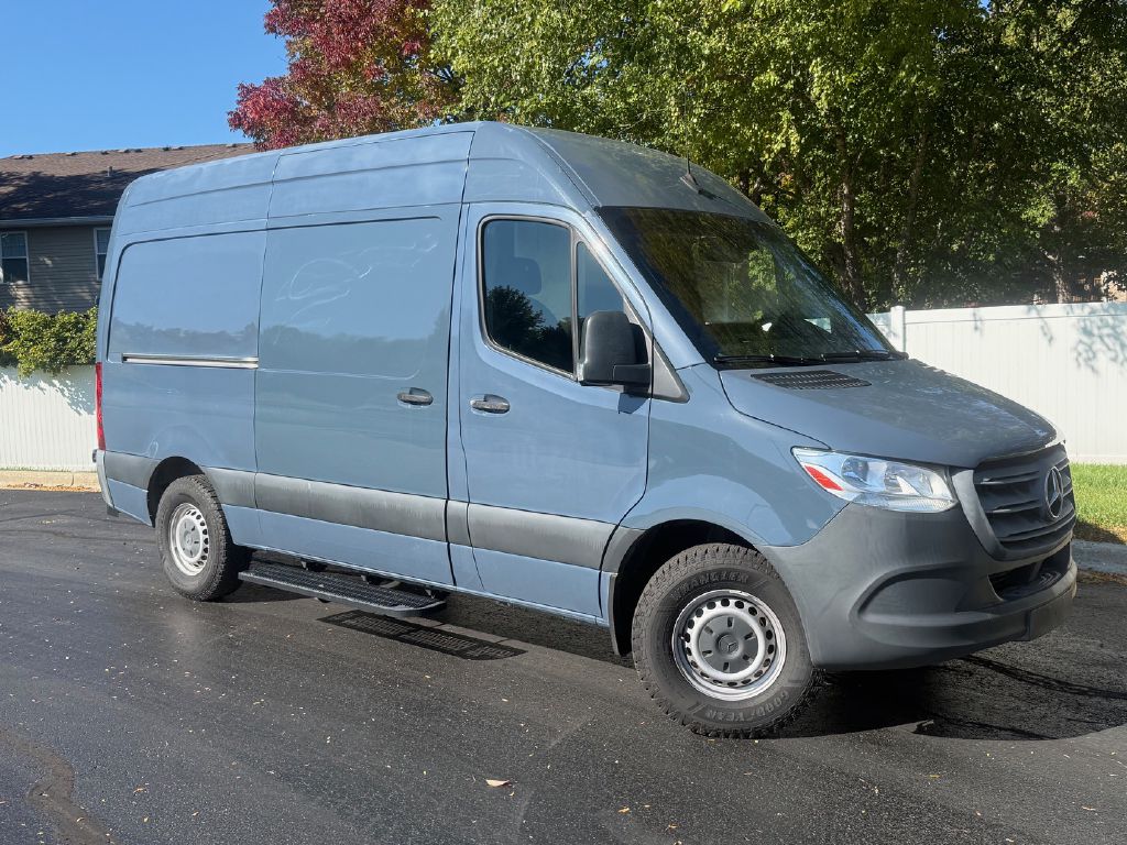 Photo 2 of this MERCEDES-BENZ SPRINTER