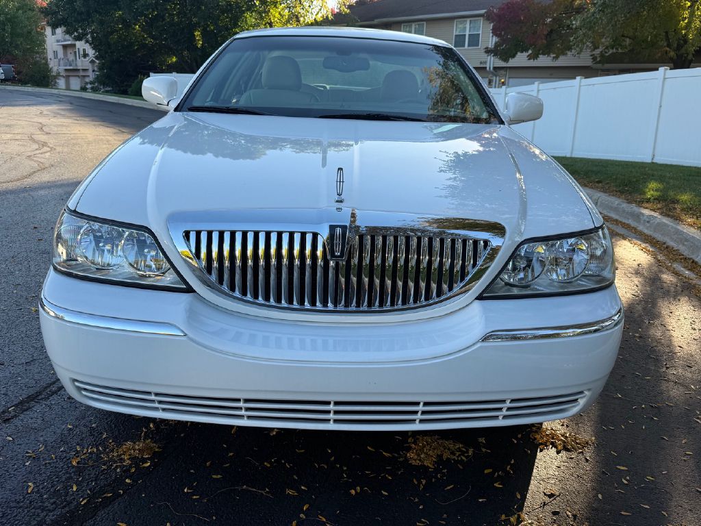 Photo 34 of this LINCOLN TOWN CAR