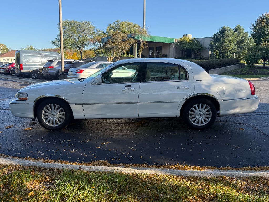 Photo 8 of this LINCOLN TOWN CAR