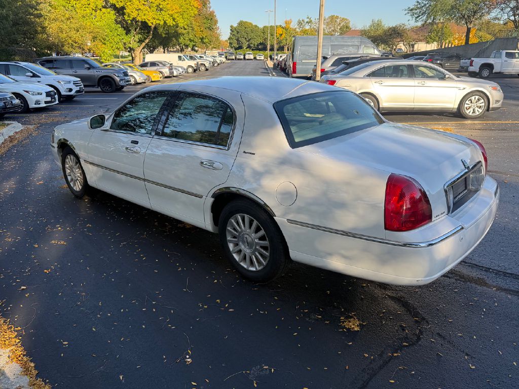 Photo 7 of this LINCOLN TOWN CAR